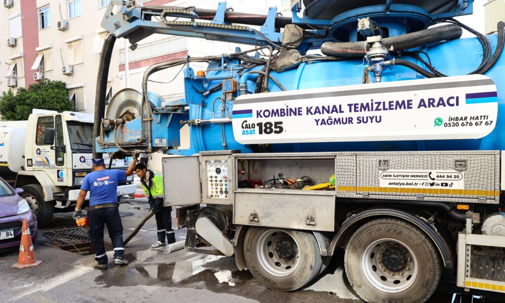 ASATtan 4 mahallede es zamanli yagmur suyu temizligi 3 - Mega TV