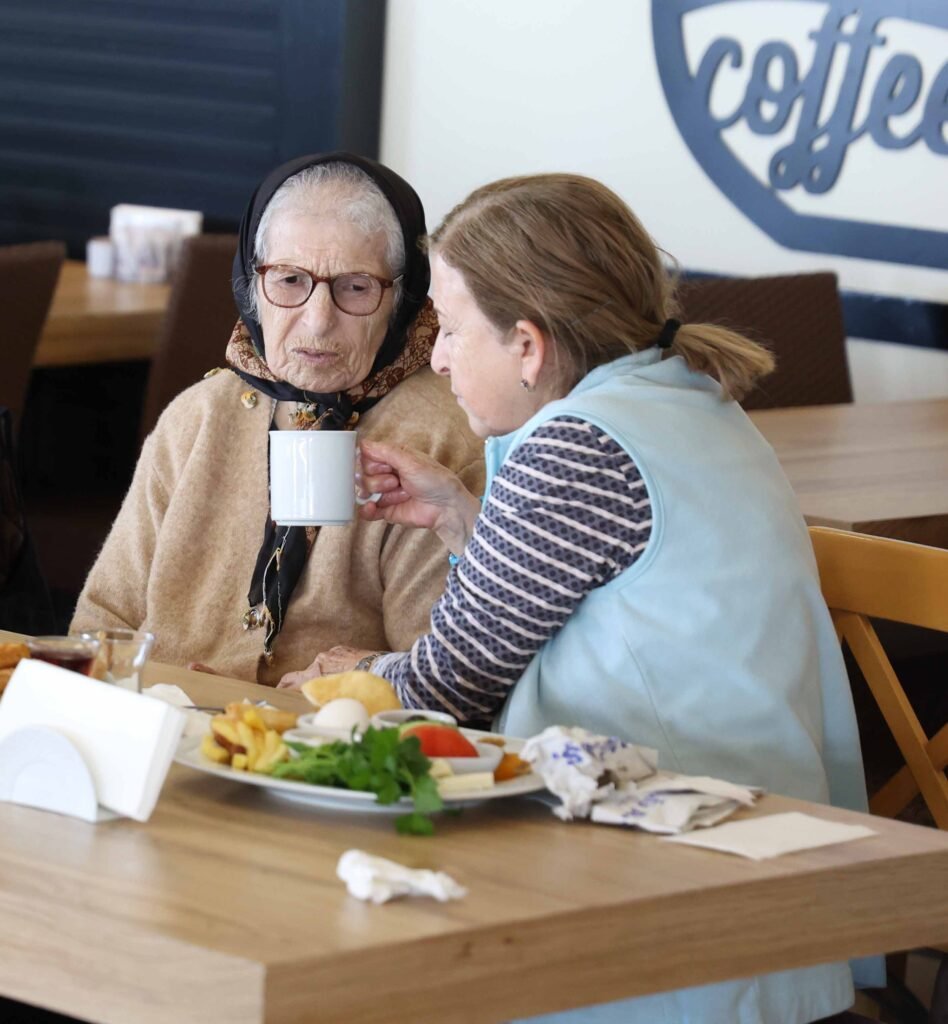 Alzheimer hastalari EKDAG tesislerinde sosyallesti 2 - Mega TV