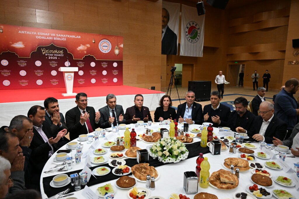 Baskan AESOB iftar yemegi 5 - Mega TV