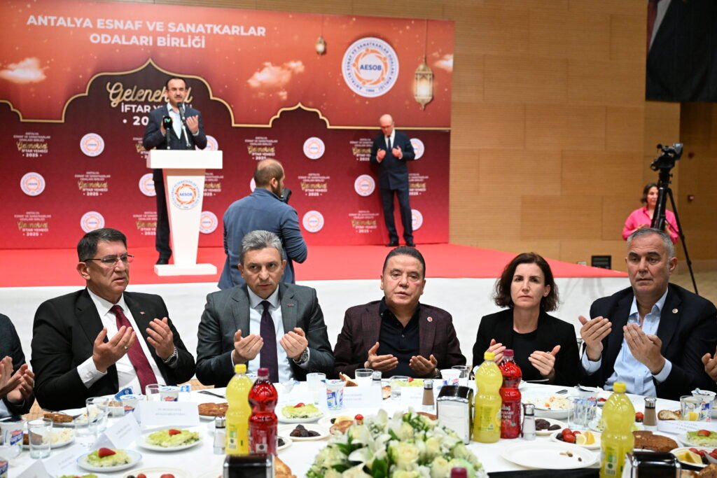 Baskan AESOB iftar yemegi 6 - Mega TV