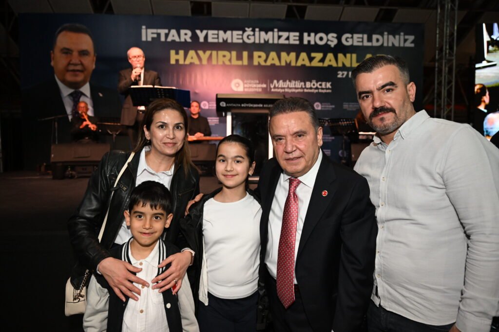 Baskan Bocek Sehit ve Gazi aileleri ile iftarda bulustu 9 - Mega TV
