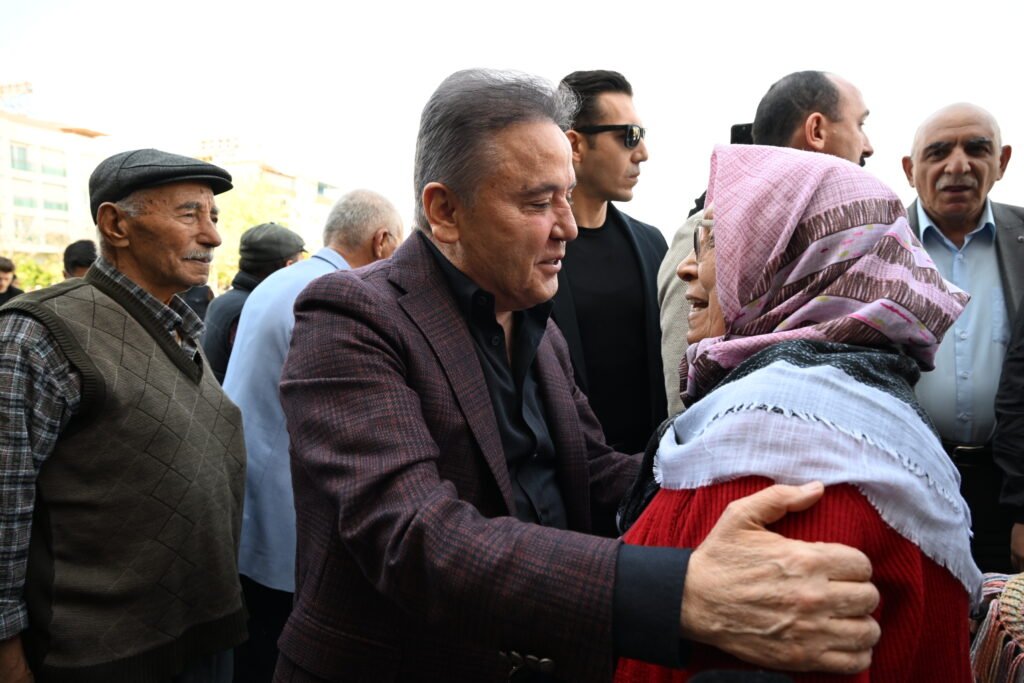 Baskan Muhittin Bocek on secim icin oy kullandi 1 - Mega TV