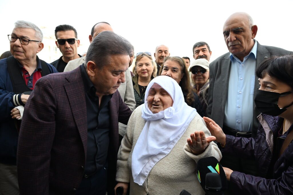 Başkan Muhittin Böcek Ön Seçim İçin Oy Kullandı - Mega TV Baskan Muhittin Bocek on secim icin oy kullandi 5 - Mega TV