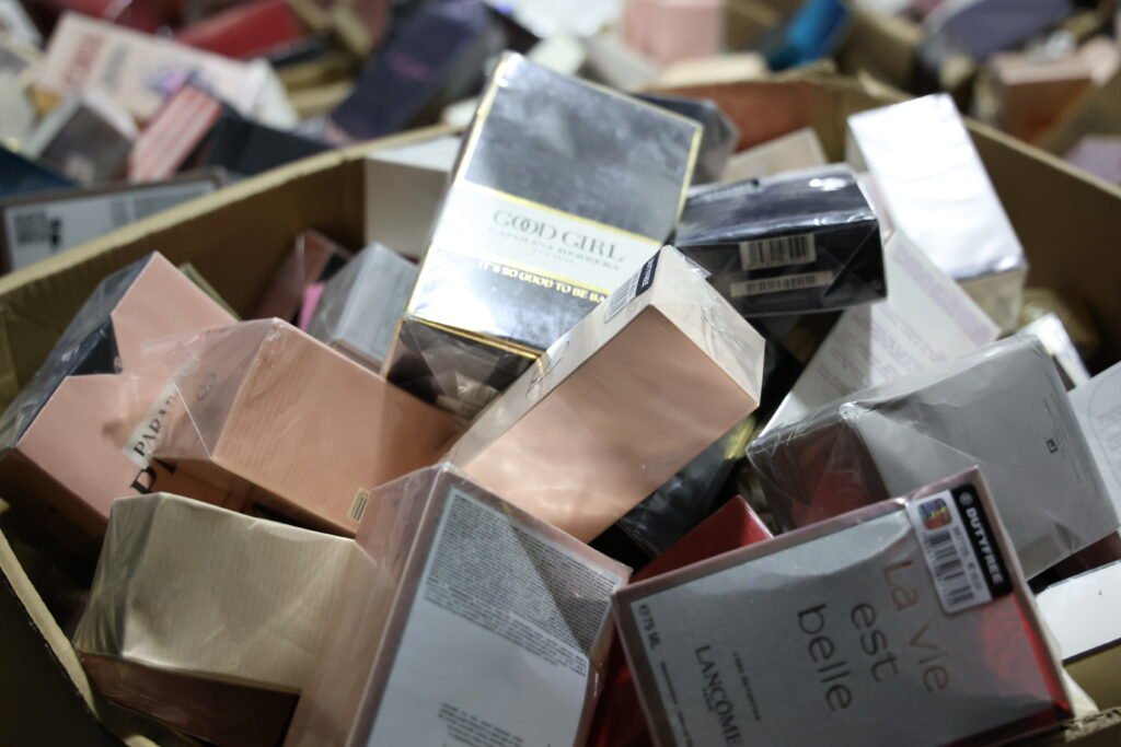 Büyükşehir Zabıtasından Sahte Parfüm Operasyonu - Mega TV Buyuksehir Zabitadan Sahte Parfum Operasyonu 1 - Mega TV