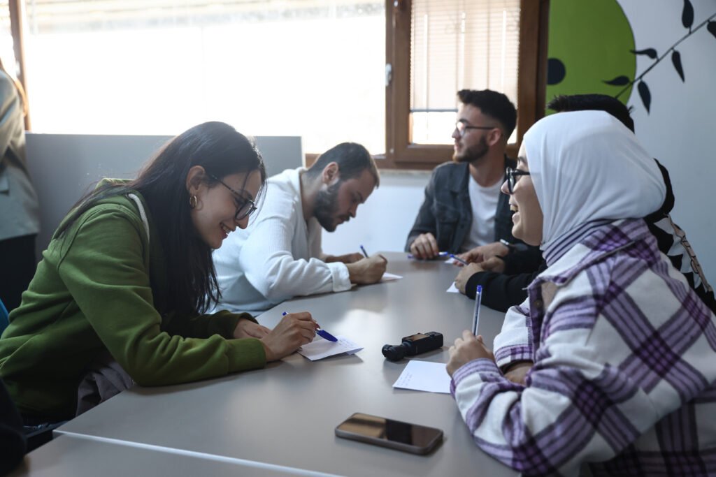 Buyuksehir genclere pratik Ingilizce konusma etkinligi duzenledi 1 - Mega TV