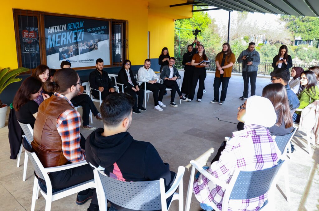 Buyuksehir genclere pratik Ingilizce konusma etkinligi duzenledi 3 - Mega TV