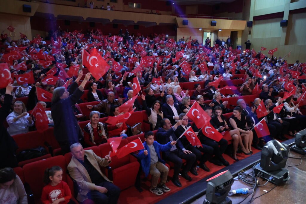 Buyuksehirden Canakkale Zaferine ozel konser 11 - Mega TV