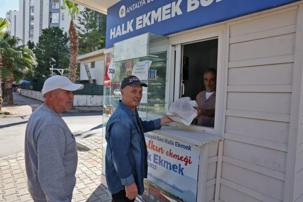 Antalya Büyükşehir Belediyesi Ramazan Ruhunu Yaşatıyor - Mega TV Buyuksehirin Ramazan kolileri sofralara bereket oluyor 24 - Mega TV