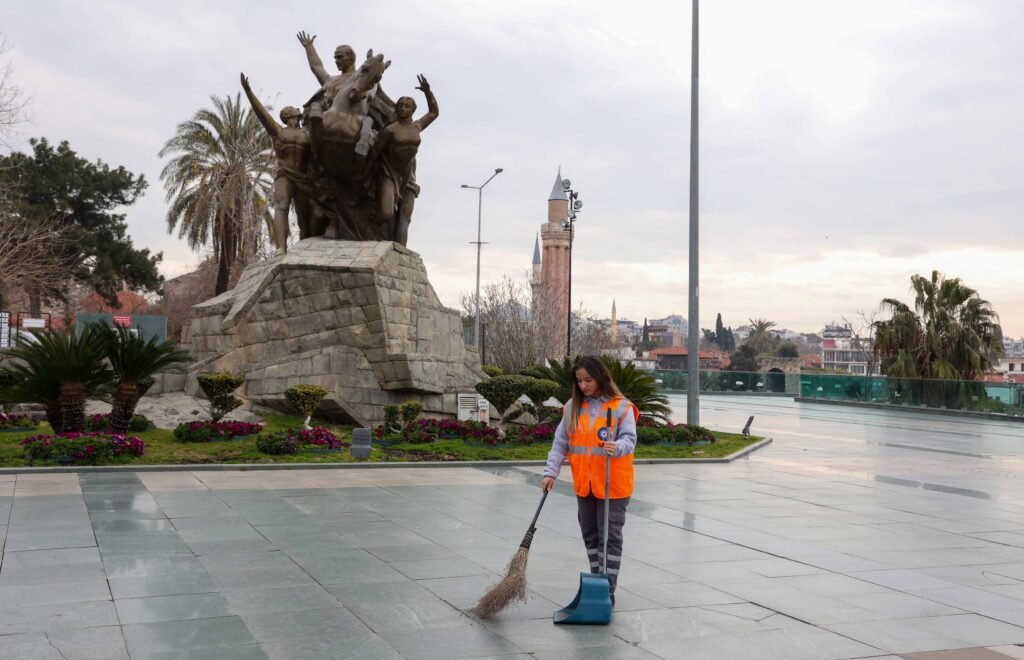 Kadinlarin eliyle yukselen sehir Antalya kadin istihdamiyla gucleniyor 2 - Mega TV