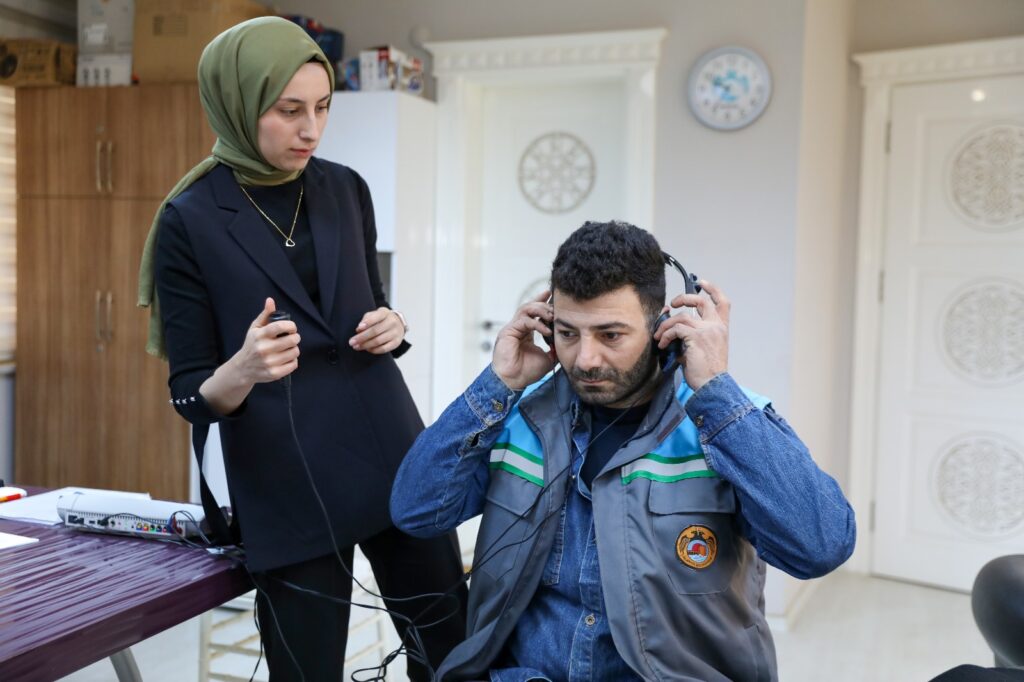 Marangozhane Personeline İşitme Taraması ve Ergonomi Eğitimi - Mega TV WhatsApp Image 2025 03 03 at 15.11.34 2 - Mega TV