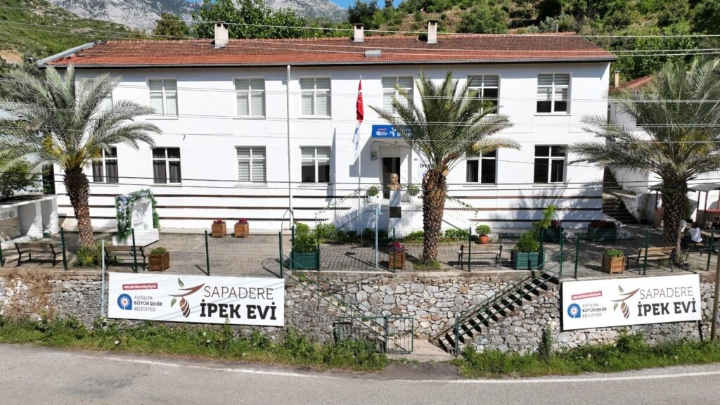 Büyükşehir’den Dut Fidanı Desteği - Mega TV WhatsApp Image 2025 03 24 at 12.23.40 - Mega TV