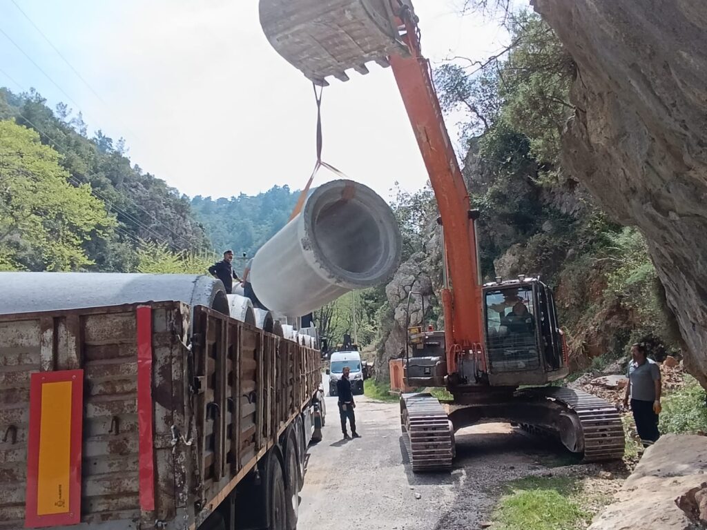 Kadıpınarı Yolu Genişletme Çalışmaları Başladı - Mega TV WhatsApp Image 2025 03 25 at 14.28.30 - Mega TV