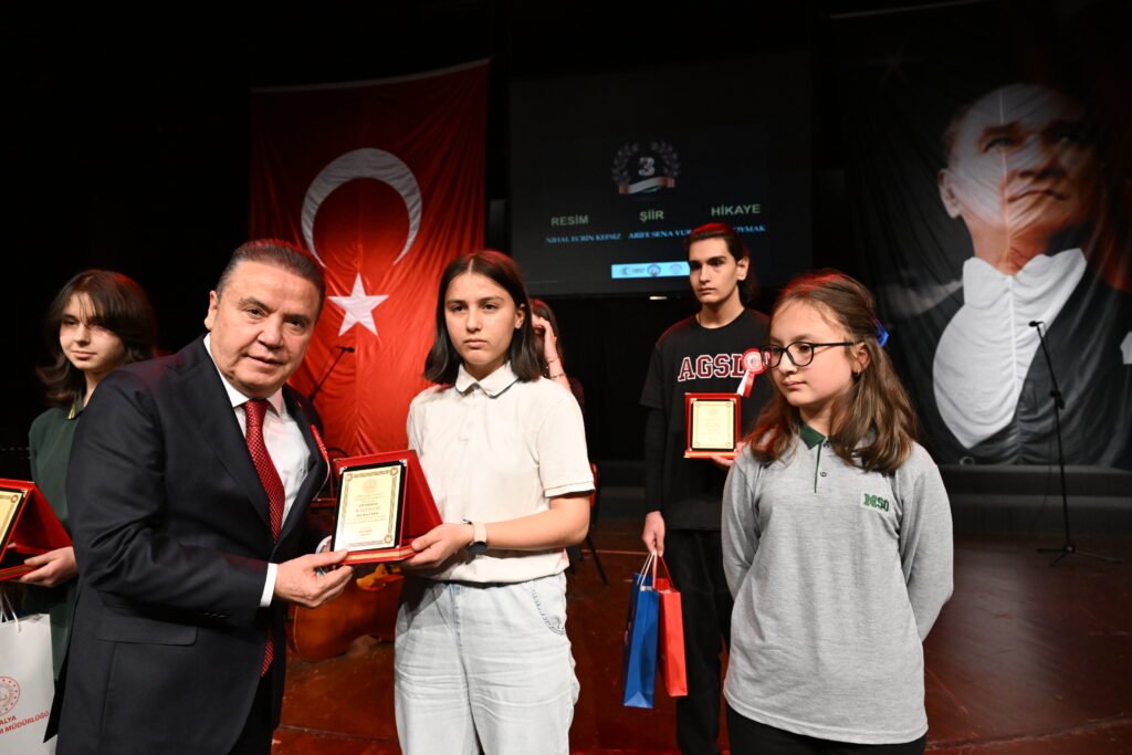 canakkale anma toreni 17 - Mega TV