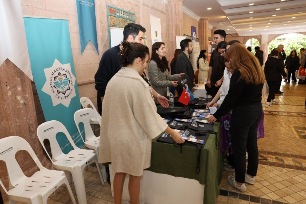 ALKU GELECEGIN UNIVERSITELILERIYLE BULUSTU 13 - Mega TV