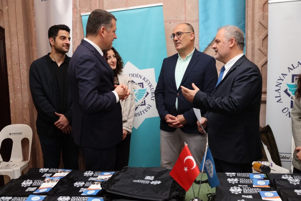 ALKU GELECEGIN UNIVERSITELILERIYLE BULUSTU 15 - Mega TV