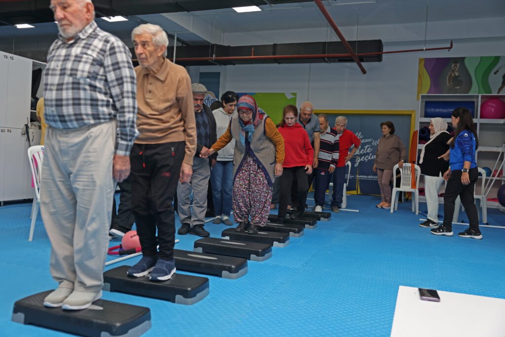 ASFIMde parkinson hastalari hayata baglaniyor 10 - Mega TV