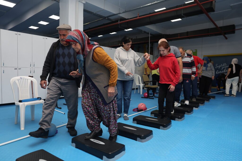 PARKİNSON HASTALARI SPORLA HAYATA BAĞLANIYOR - Mega TV ASFIMde parkinson hastalari hayata baglaniyor 11 - Mega TV
