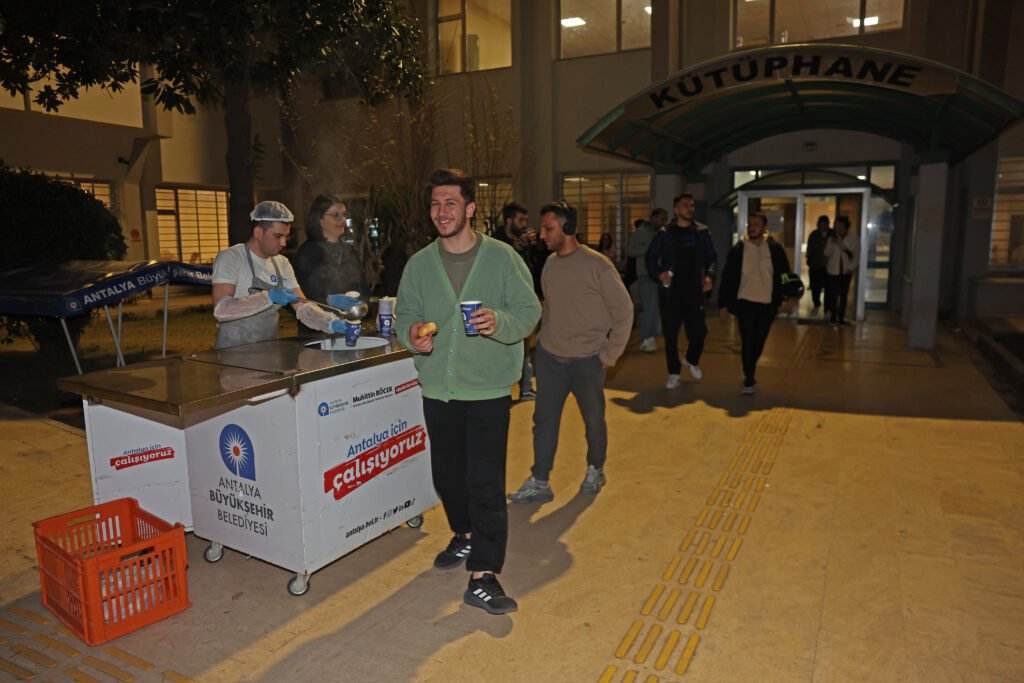Akdeniz Universitesi ogrencilere corba ikrami 9 - Mega TV