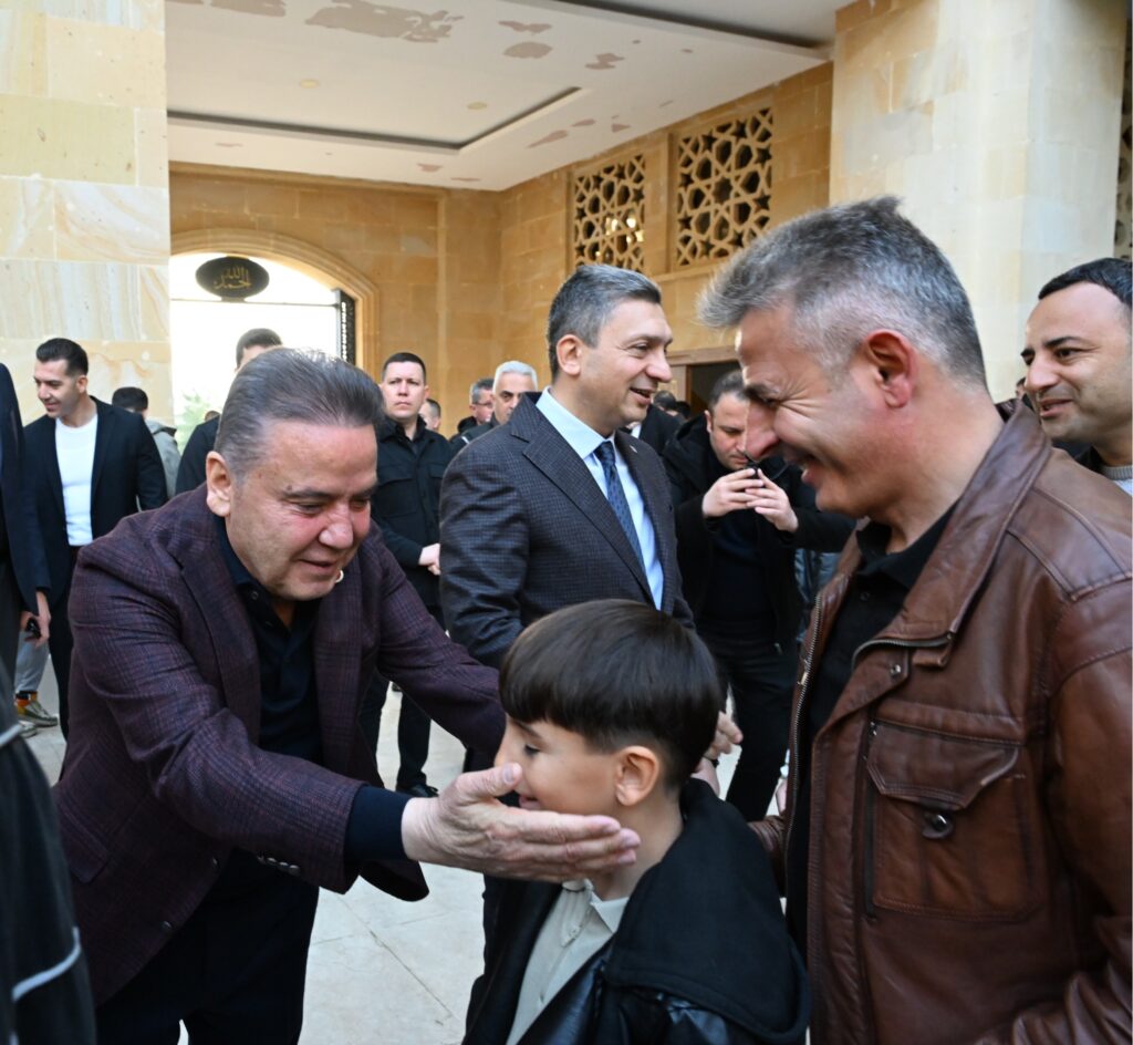 Baskan Bocek vatandaslarla bayramlasti 3 - Mega TV