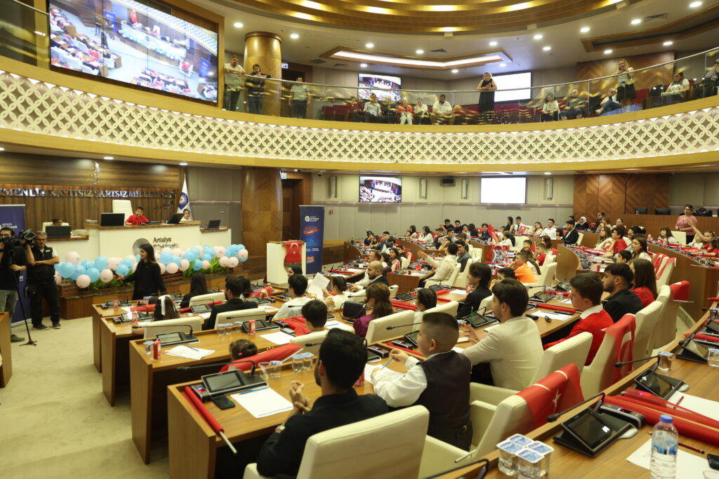 ANTALYA’NIN MİNİK TEMSİLCİLERİ MECLİS SIRALARINDA - Mega TV Buyuksehirde 23 Nisan Temsili Cocuk Meclisi 11 - Mega TV