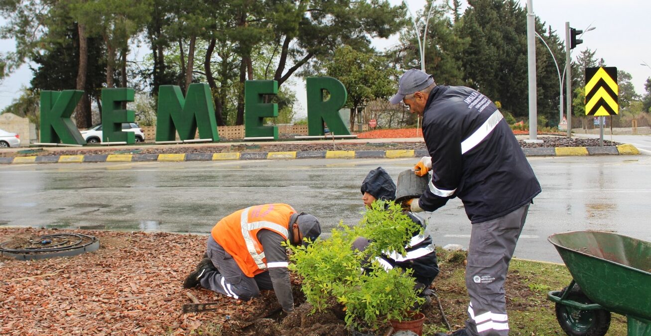 Büyükşehir’den Kemer’de Peyzaj Çalışması  