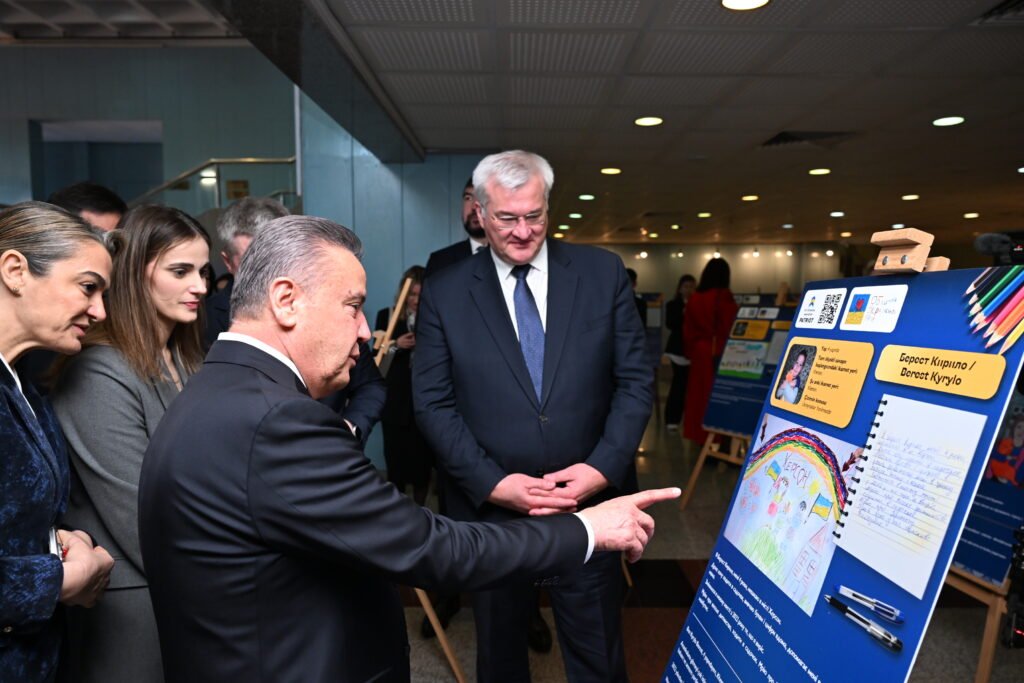 Dogan Hizlan Kutuphanesinde Ukrayna Kitap Kosesi acildi 14 - Mega TV