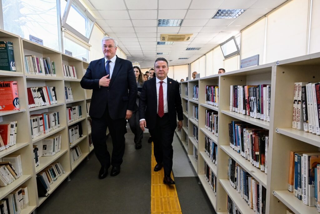 Dogan Hizlan Kutuphanesinde Ukrayna Kitap Kosesi acildi 5 - Mega TV