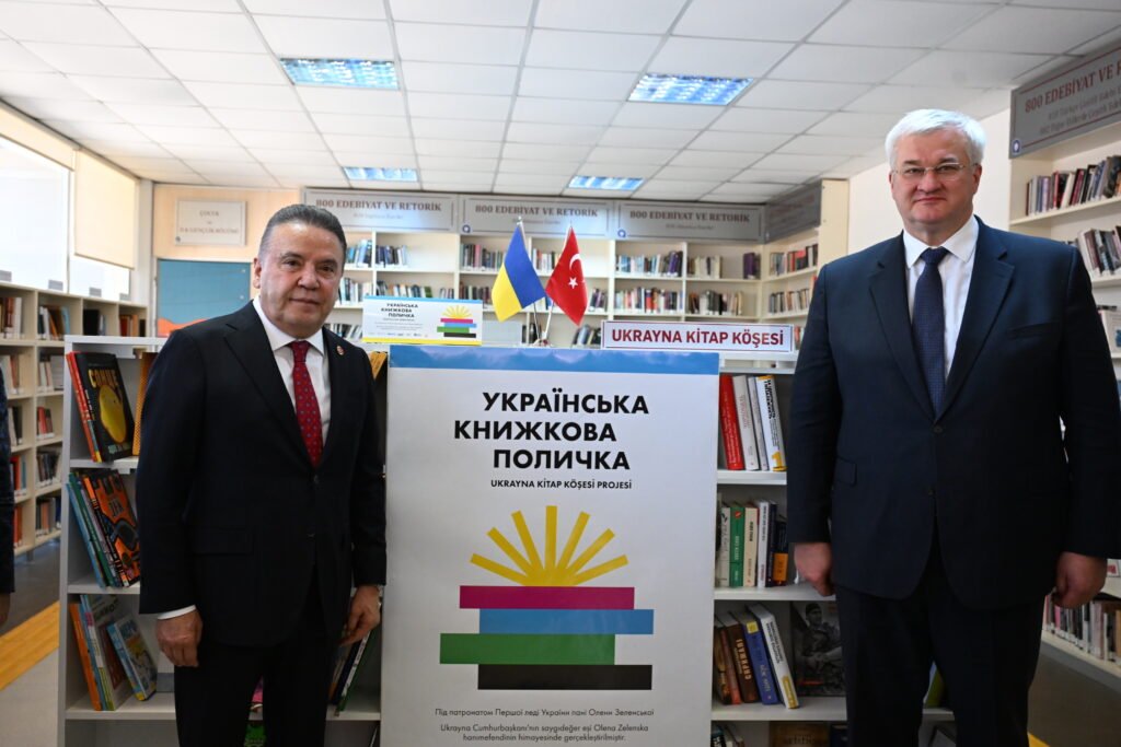 Dogan Hizlan Kutuphanesinde Ukrayna Kitap Kosesi acildi 8 - Mega TV