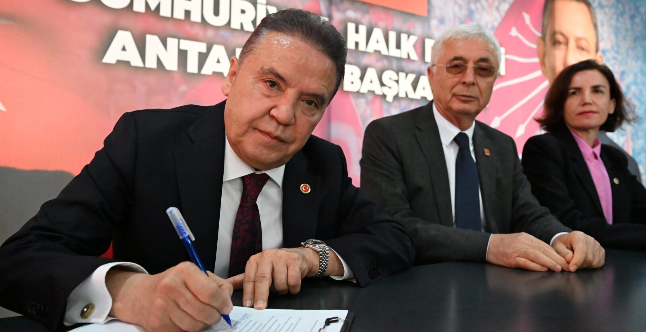 Antalya’da İlk İmza Başkan Muhittin Böcek’ten