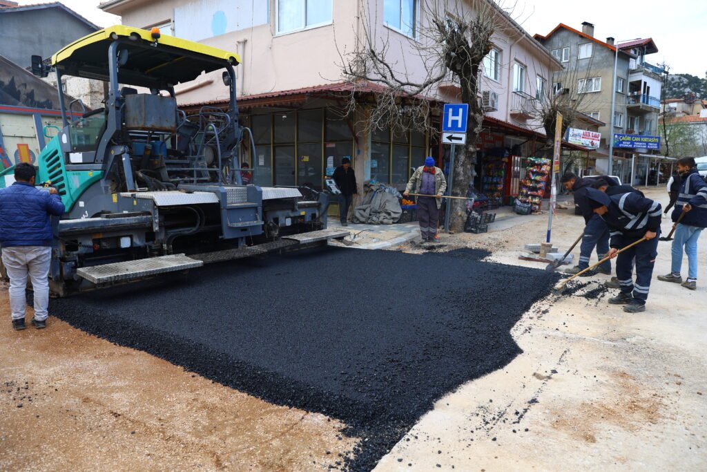 BÜYÜKŞEHİR BELEDİYESİ’NDEN GÜNDOĞMUŞ’A SICAK ASFALT - Mega TV Gundogmus Cumhuriyet Caddesi Sicak Asfalt 1 - Mega TV