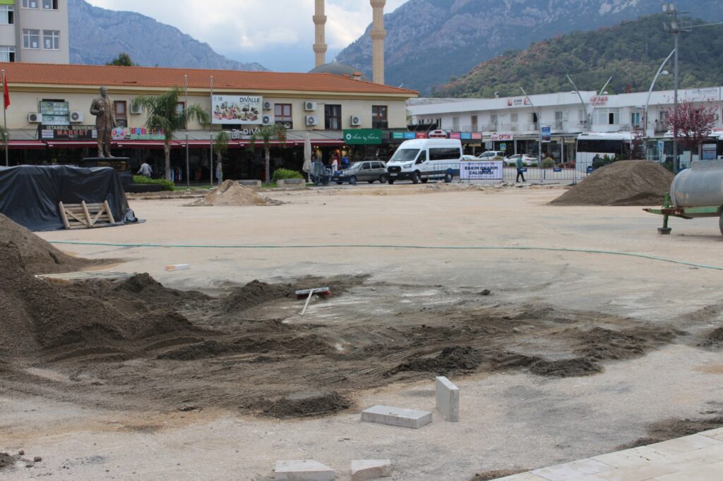 KEMER CUMHURİYET MEYDANI TURİZME HAZIRLANIYOR - Mega TV Kemer Cumhuriyet Meydani yenileniyor 1 - Mega TV