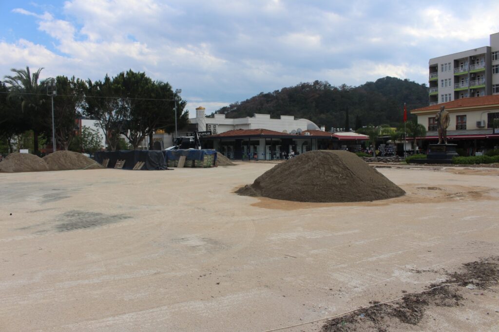 Kemer Cumhuriyet Meydani yenileniyor 4 - Mega TV