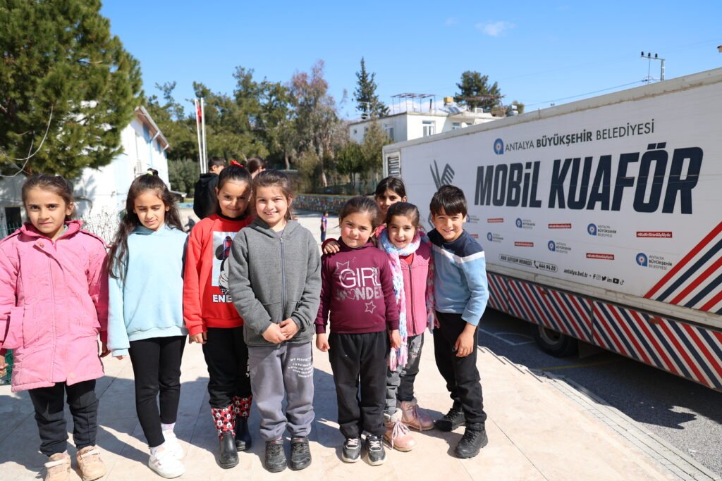 Mobil Kuafor den 6 Yillik Muthis Performans 10 - Mega TV