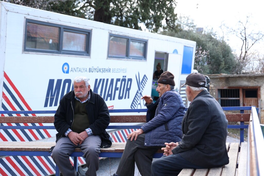 MOBİL KUAFÖR TIRI KÖY KÖY DOLAŞIYOR - Mega TV Mobil Kuafor den 6 Yillik Muthis Performans 7 - Mega TV