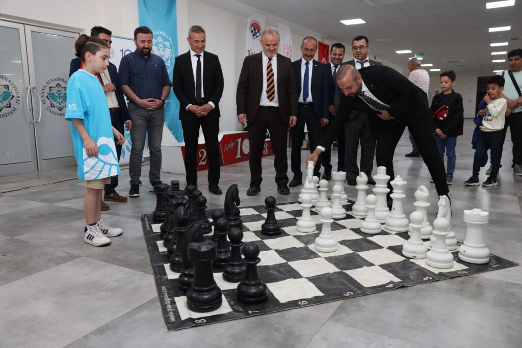 SATRANCIN SAMPIYONLARI ALKUDE BELLI OLDU 7 - Mega TV
