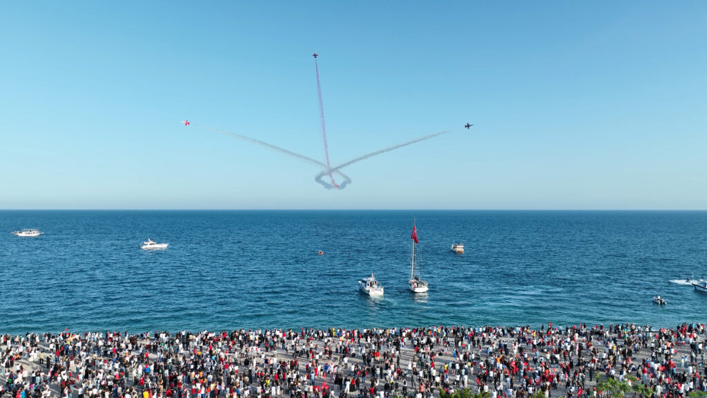Turk Yildizlarindan Antalya semalarinda nefes kesen gosteri 38 - Mega TV