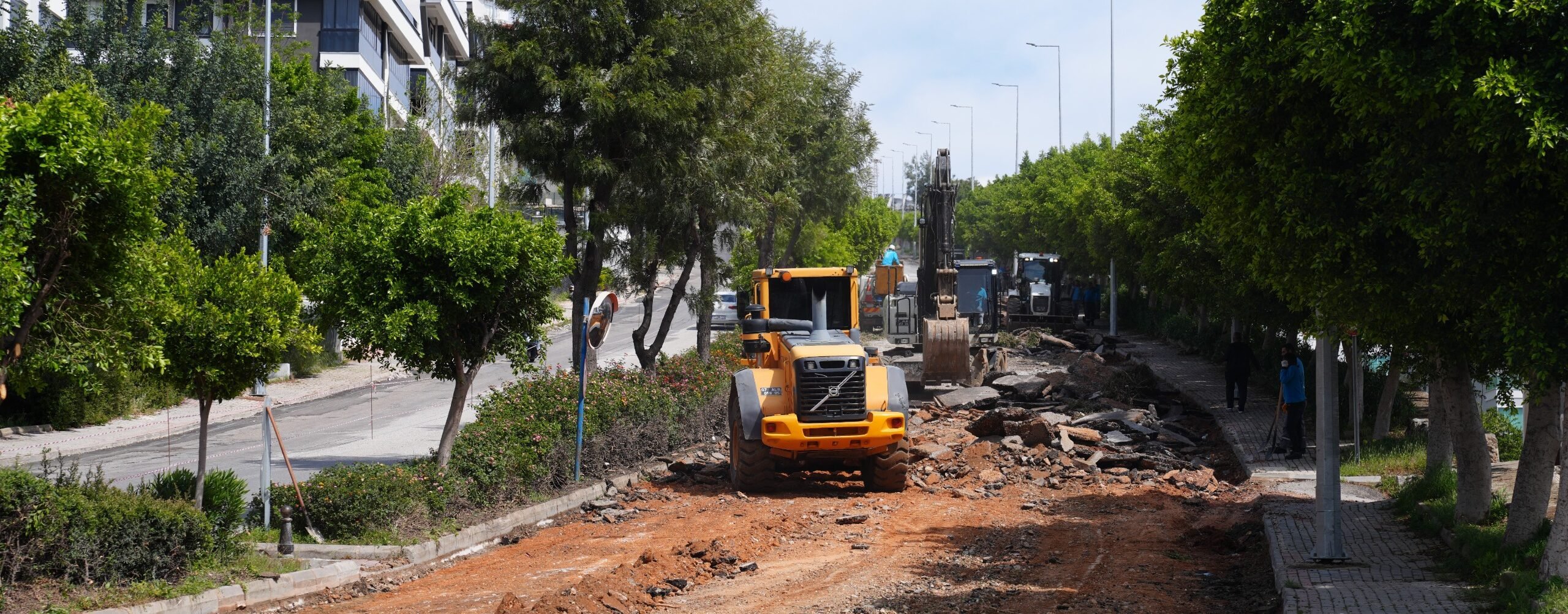 Alanya Belediyesi Teras Yolu’nda Sıcak Asfalt Çalışmalarına Başladı