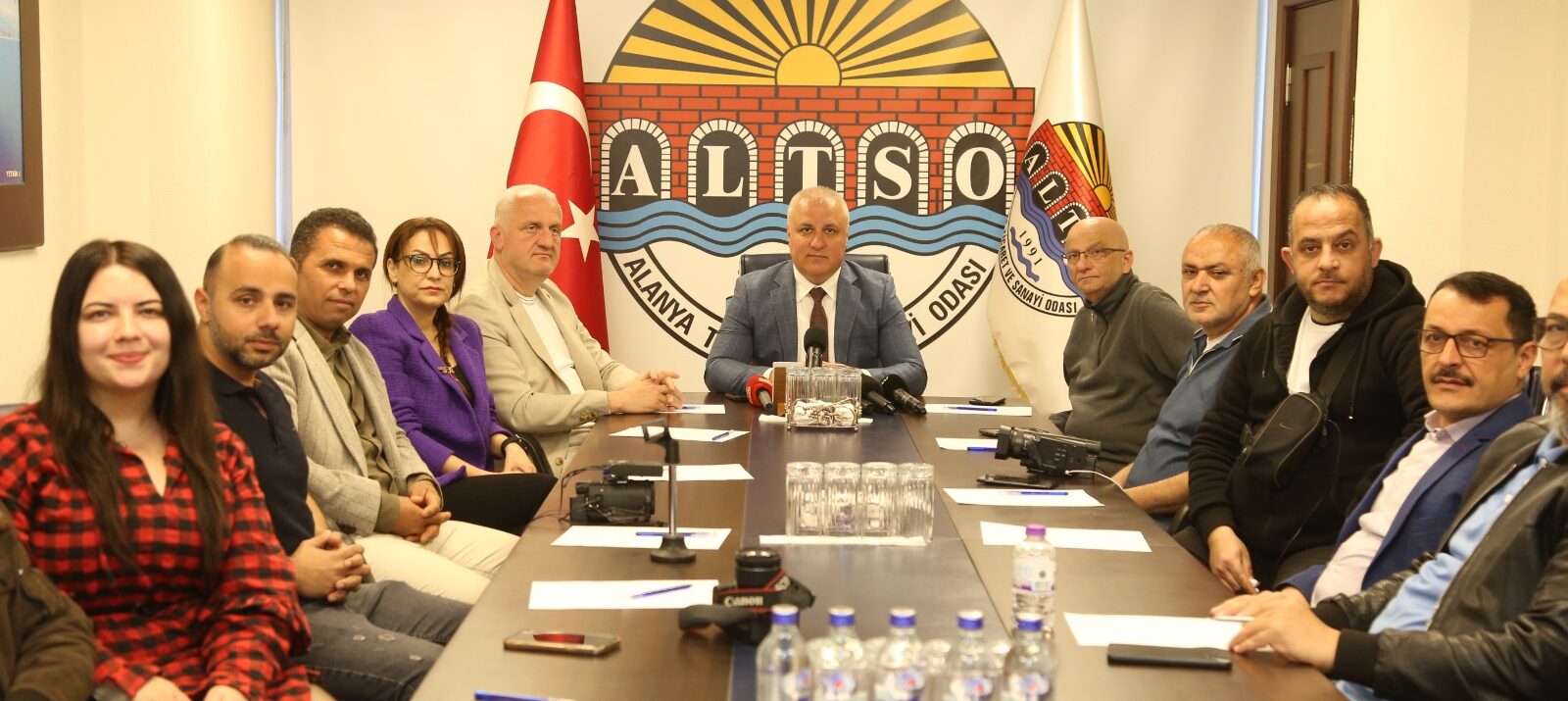 ALTSO BAŞKANI ERAY ERDEM’DEN TURİZM SEZONU MESAJI: “ALANYA BİRLİKTELİĞİ BAŞARIYI GETİRİYOR”