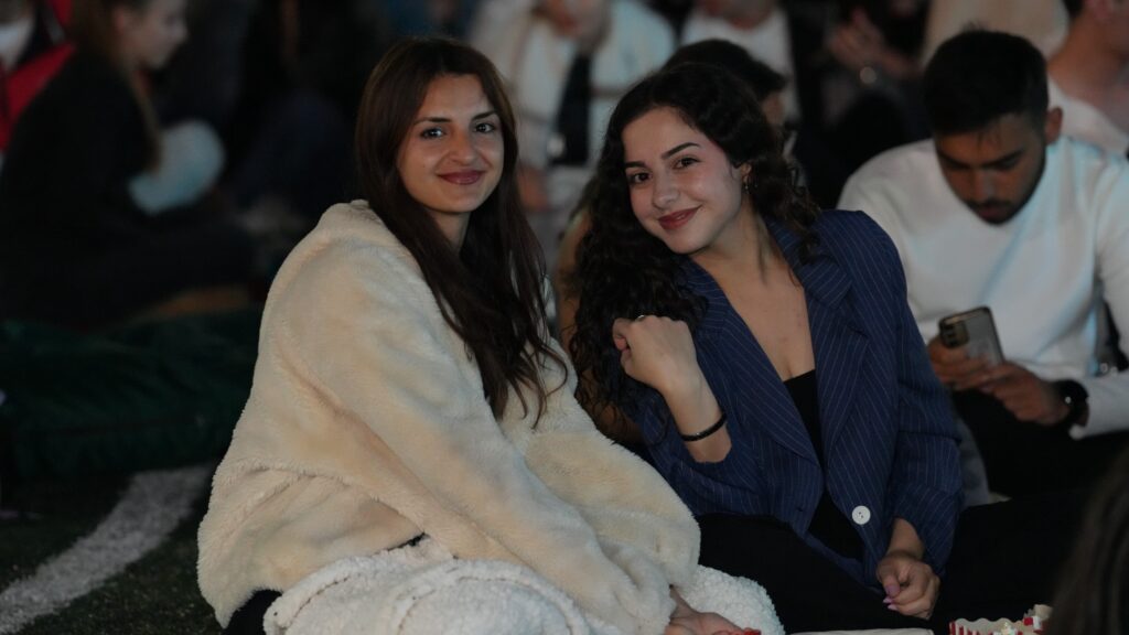 Üniversiteliler Açık Hava Sinema Festivali'nde Buluştu - Mega TV WhatsApp Image 2025 04 15 at 22.23.57 1 - Mega TV