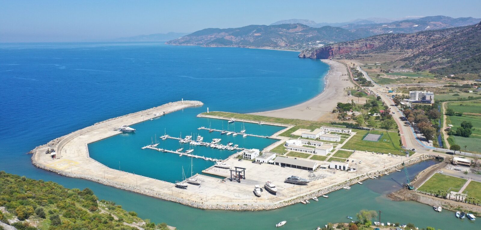 GAZİPAŞA BELEDİYESİ’NDEN ÖRNEK DAVRANIŞ: KUM ZAMBAKLARI KORUMAYA ALINDI