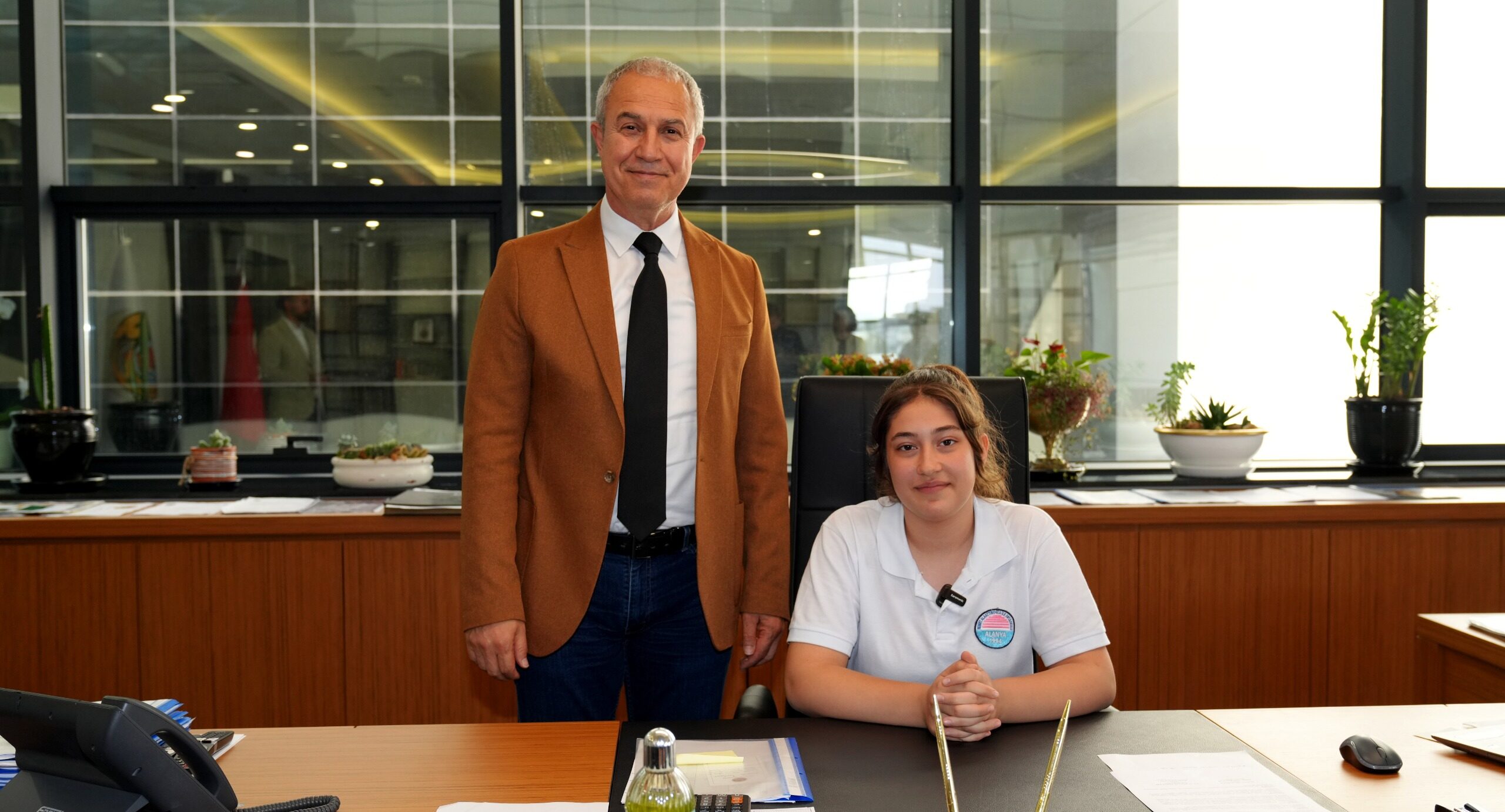 BAŞKAN ÖZÇELİK KOLTUĞUNU SUDENAZ’A DEVRETTİ