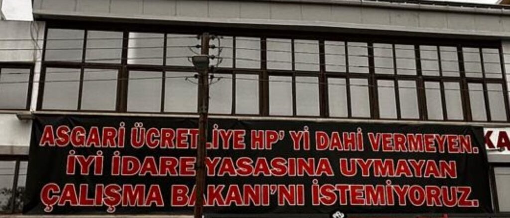 KIBRIS’TA DEMOKRASİ AYAKTA: VATANDAŞIN SESİ AFİŞLERE YANSIDI - Mega TV WhatsApp Image 2025 04 25 at 13.21.59 e1745578880501 - Mega TV