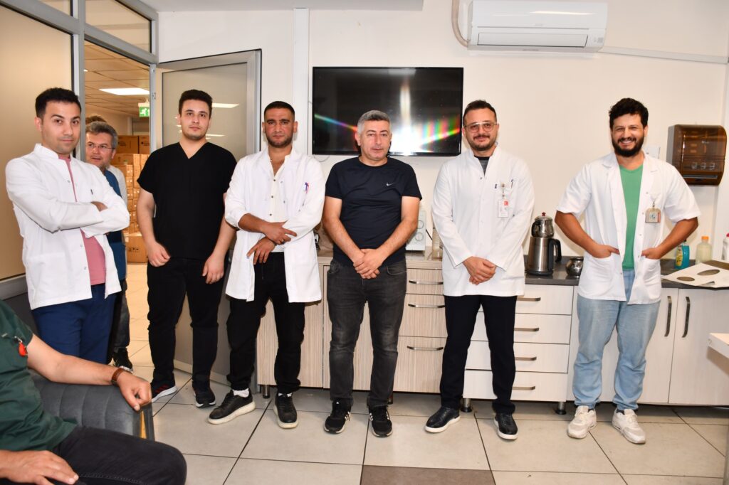 LABORANTLAR ÖZEL GÜNLERİNDE UNUTULMADI! - Mega TV WhatsApp Image 2025 04 29 at 10.02.33 - Mega TV