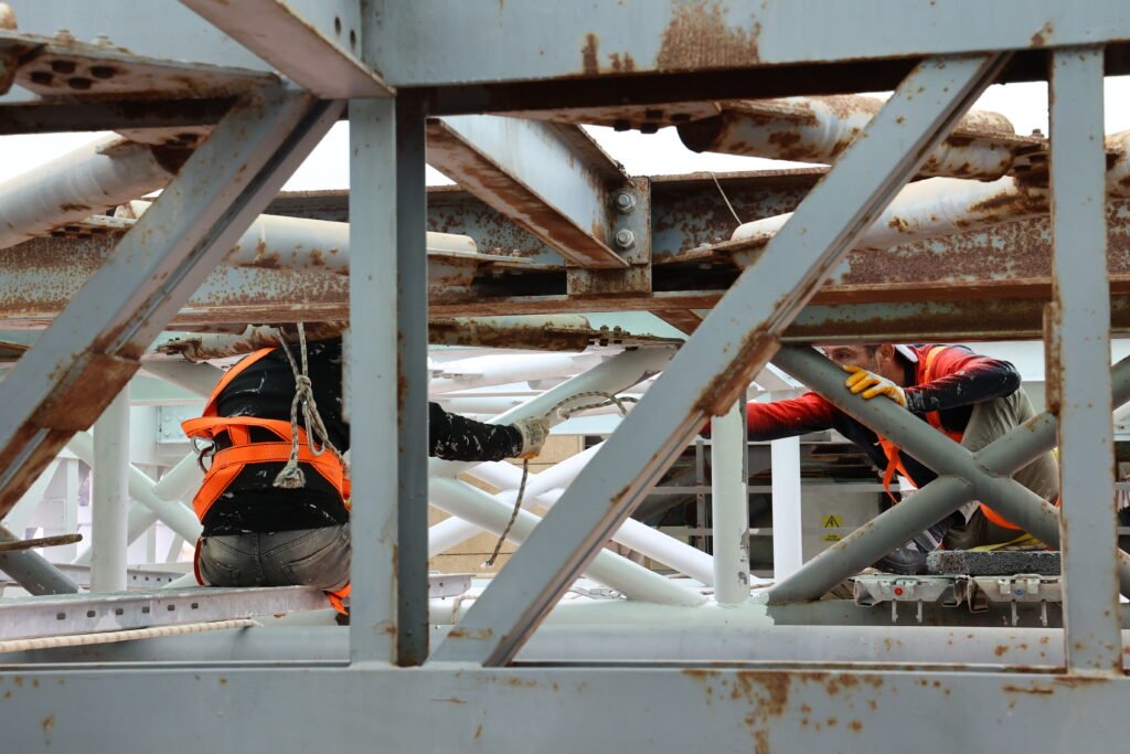 YAT LİMANINDAKİ ASANSÖRDE GENİŞ ÇAPLI BAKIM VE ONARIM ÇALIŞMASI - Mega TV Yat limanindaki asansorde genis capli bakim 7 - Mega TV