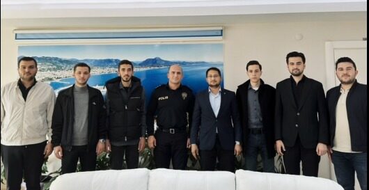 AK GENÇLİKTEN EMNİYETE ANLAMLI ZİYARET!