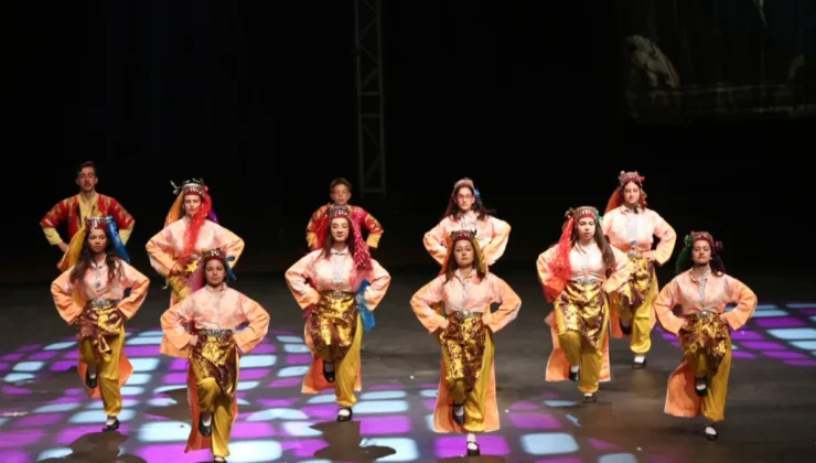 500 Dansçının Muhteşem Gösterisi