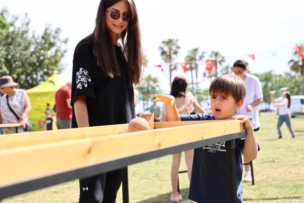 Antalya Büyükşehir Belediyesi Aile Haftası’nı şenlikle kutladı - Mega TV Aile Haftasi senliklerle kutlandi 11 - Mega TV