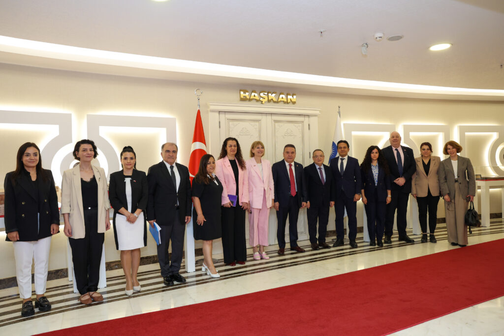 Birlesik Krallik Turkiye Buyukelcisi ziyaret 11 - Mega TV