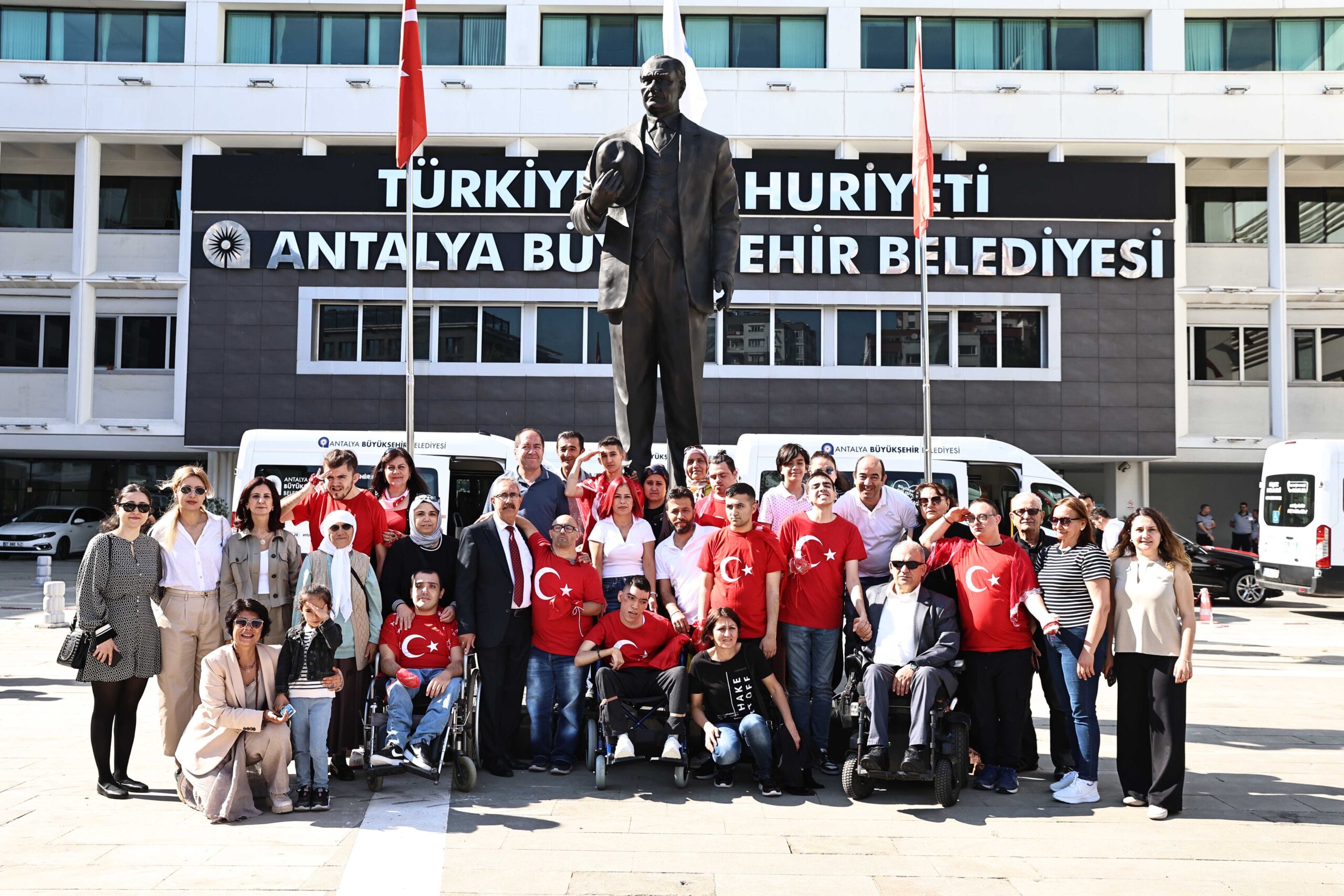 Temsili Askerlik Yapacak Engelli Bireylere Davullu-Zurnalı Uğurlama 