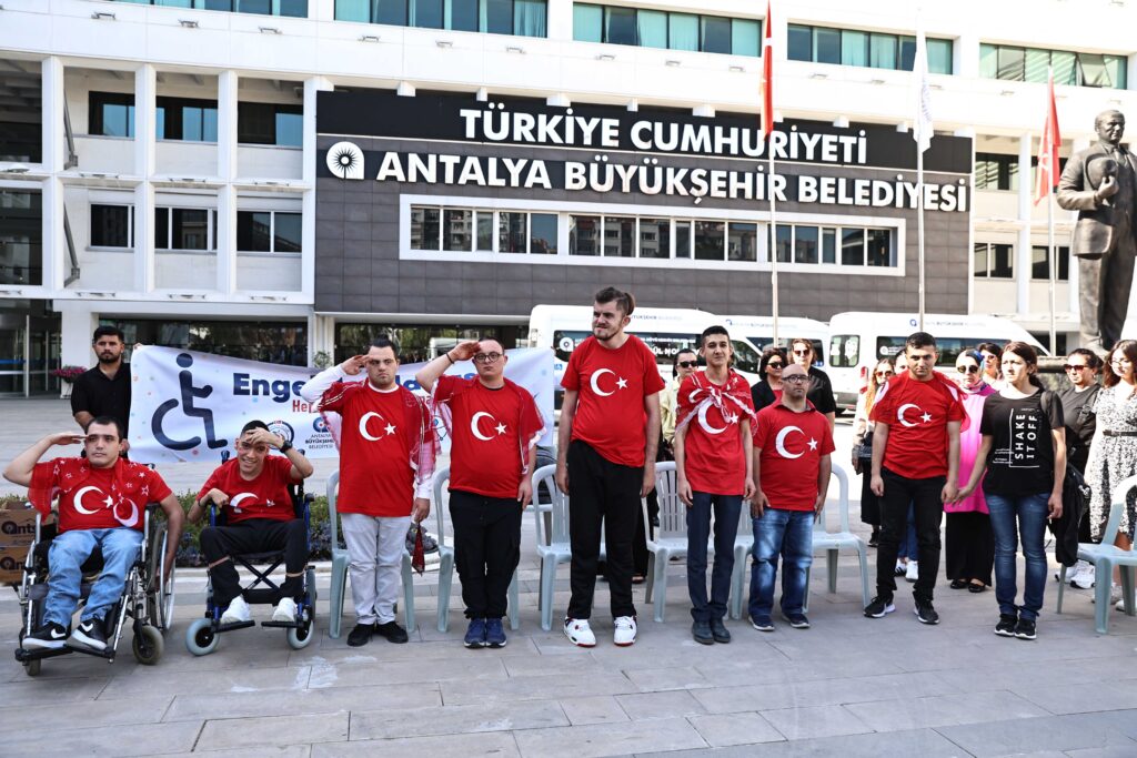 Engelliler Haftasinda duygusal asker ugurlamasi 3 - Mega TV